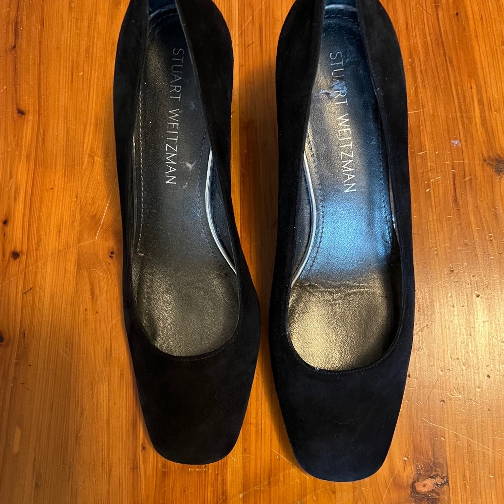 STUART WEITZMAN BLACK SUEDE PUMPS SIZE 7.